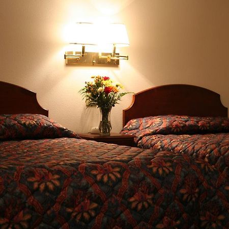 University Inn Cedar Falls Kültér fotó