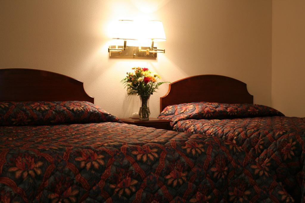 University Inn Cedar Falls Kültér fotó