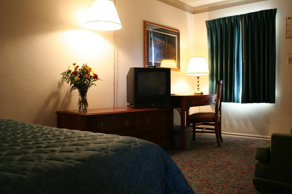 University Inn Cedar Falls Kültér fotó