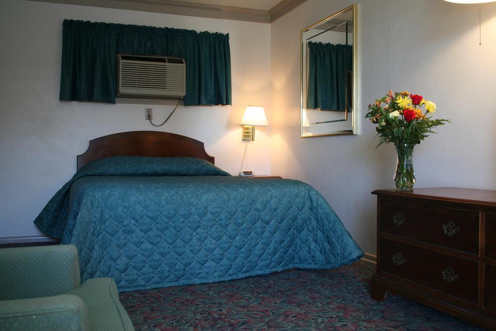 University Inn Cedar Falls Kültér fotó