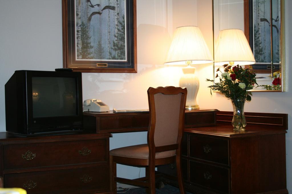 University Inn Cedar Falls Kültér fotó